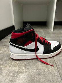 Jordan 1 Mid Gym Red Black Toe - 2