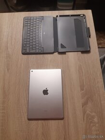 9.7" iPad 5 / 32GB Gold TOP stav+bluetooth klávesnica - 2