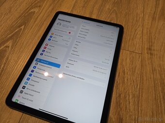 Apple iPad Air 5 64gb s procesorom M1 škrabanec na display - 2