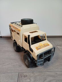 Bruder unimog explorer včetně vybavení - 2