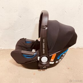 Britax Römer baby-safe2 i-size autosedačka so základňou - 2