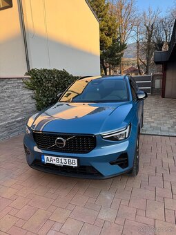 Predám Volvo XC40 B4 Plus Dark AWD - 2