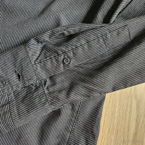 Čierna košeľa s prúžkami - 2
