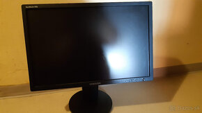 Predám LCD monitor Samsung 245B funkčný. - 2