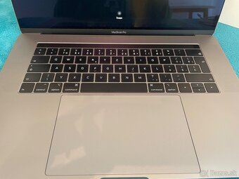 Macbook Pro 15 (i9, 560X) - 2