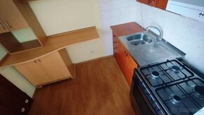 Prenajmem 1 izbový byt s balkónom v meste Tlmače, Levice - 2