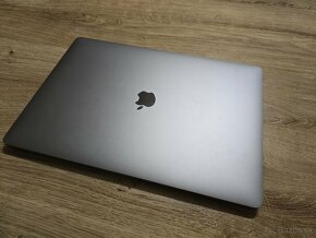 Macbook pro 2019 16 palcovy Touchbar v super stave 16gb ram - 2