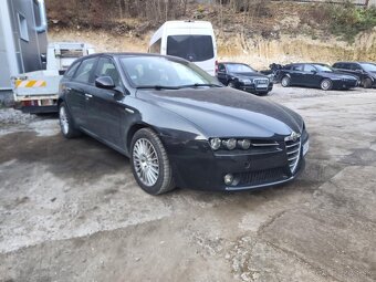 Rozpredam na náhradné diely alfa romeo 159 - 2