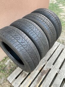 Pirelli 215/65 R17 4x=120€ - 2