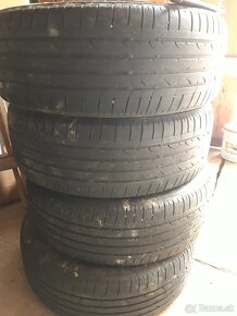 Pneu 225/55R18 - 2