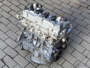 Motor Nissan 1.6i HR16 a další díly - 2