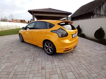 FORD FOCUS ST 2.0i 12/2012 do NEDELE za   9300 ,-EUR - 2