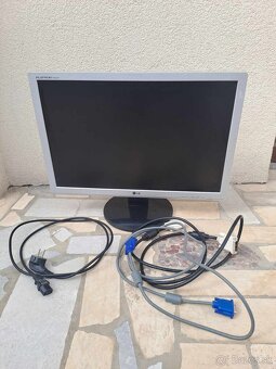 Predám funkcny monitor 22" LG - 2