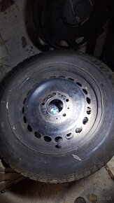 bmw 5x120 plechove disky - horsi stav, lacno s gumami---60e - 2