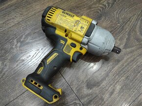 Rázový uťahovak Dewalt DCF890N + vložka - 2