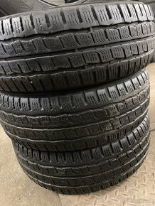 Zimné pneu 215/70R15C viem aj prezuť - 2