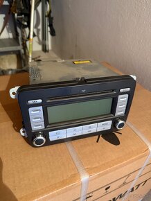 Autoradio na volkswagen Caddy 2008 - 2