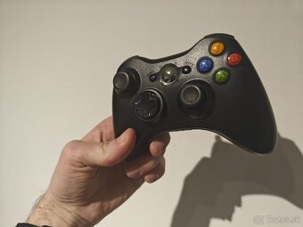 Xbox 360 ovládač - 2