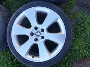 Predam 18 elekt+zimne gumy FULDA 225/40r18 LUNA - 2