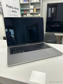 Apple MacBook PRO 256GB 2018 Space Gray - 2