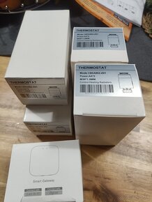 4x WiFi termostatická hlavica + WiFi zigbee brána - 2