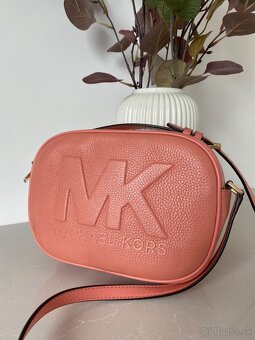 Michael Kors kožená crossbody kabelka - 2