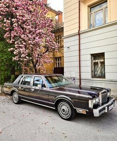 Lincoln Continental Towncar - 2