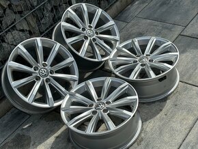 ✅5x112 r17 London passat b8  super stav - 2