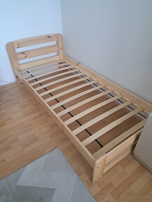 Takmer nová borovicová posteľ - 2