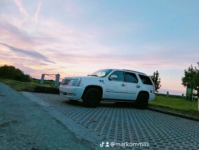 Cadillac Escalade - 2