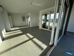 Pag, Novalja – apartmán 95m2 s výhľadom na more - 2