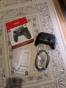 Nintendo Switch Pro Controller - 2