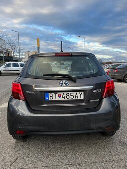 Toyota yaris hybrid - 2