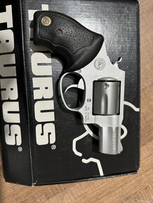 Revolver Taurus Ultra Lite 38 Special - 2