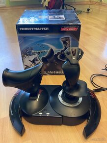 Predám letecký joystick Thrustmaster T.Flight Hotas X - 2