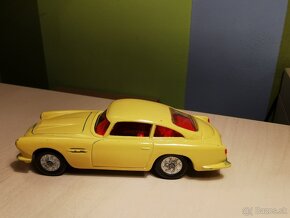 Corgi toys Aston Martin DB 4 - 2