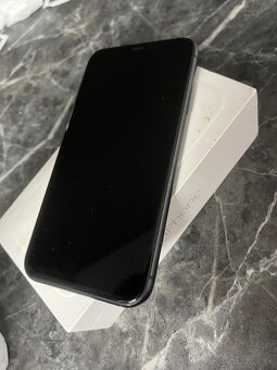 Predám iPhone 11 64GB čierny - 2