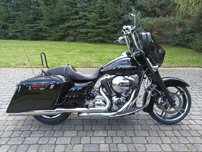 Harley Davidson FLHX Street Glide - 2