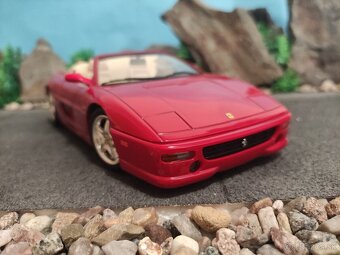 prodám model 1:18 ferrari F355 spider - 2