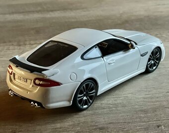 Jaguar xkr-s 1:24 maisto - 2