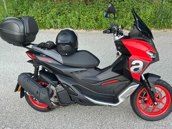 Aprilia SR GT125 - 2