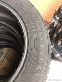 Nokian tyres Wr SUV4 255/55 r18 - 2