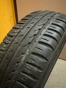 Pneu 195/65 R15 - 2