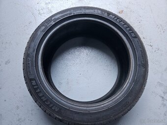 Pneu 245/45 R 17 - 2