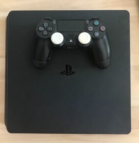 PS4 Slim 1TB + hry ( v popise ) - 2