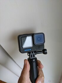 GoPro Hero 10 + 4 baterky + dobijacka + puzdro - 2