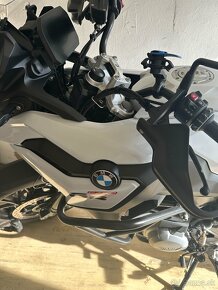 BMW F750GS - 3 400km, v zaruke, garazovana - 2