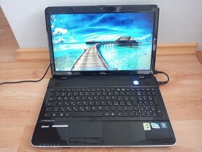 rozpredám na diely notebook Fujitsu lifebook AH531 - 2