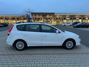 Hyundai i30 CW 1.6i 92 kw digi klima koupeno v ČR - 2