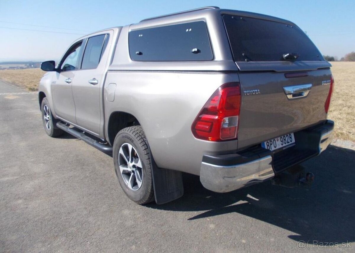 Toyota Hilux 2,4D naj 69 000km nafta manuál 110 kw